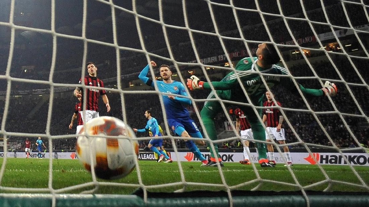 AC Milan kalah 0-2 dari Arsenal di leg pertama babak 16 besar Liga Europa (Foto: Alberto Lingria/Reuters)