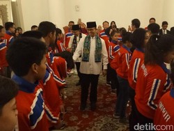 Lepas Kontingen Karate, Begini Cara Anies Semangati Atlet