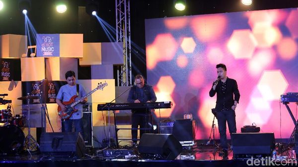 Awas Galau! Lagu Romantis Badai Romantic Project di dHOT Music Day 2018