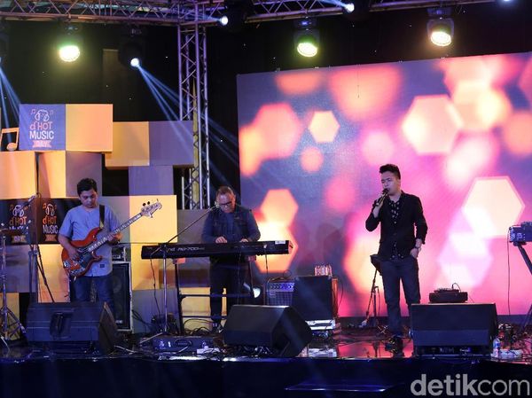 Awas Galau! Lagu Romantis Badai Romantic Project di dHOT Music Day 2018