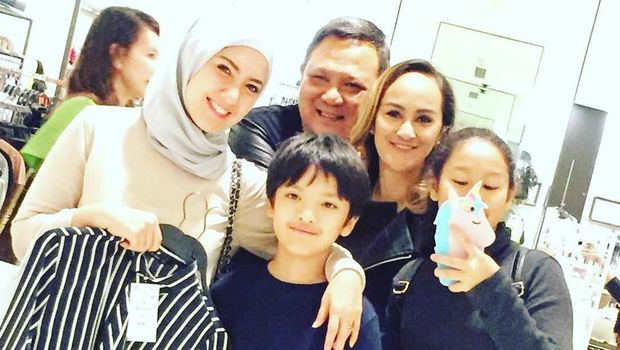 Tia Ivanka Hijab