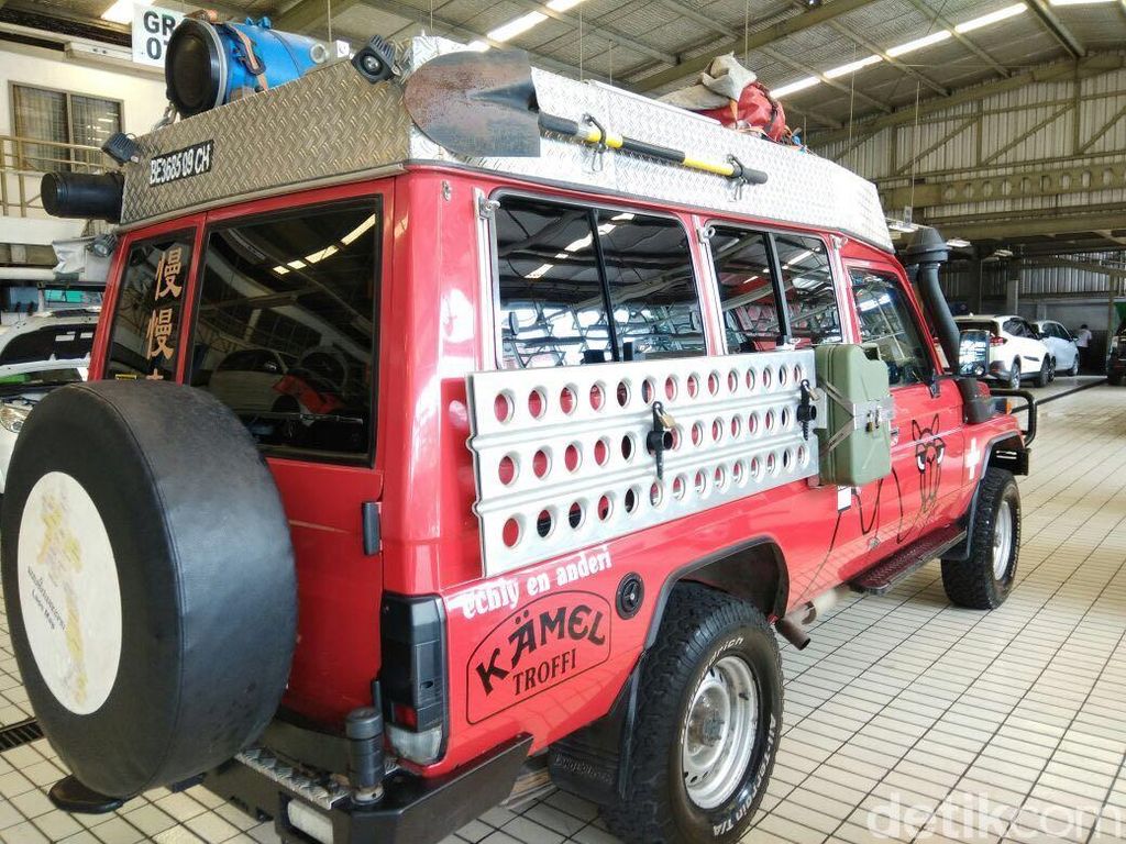 Bule Swiss Keliling Dunia Naik Land Cruiser, Mampir ke Indonesia Bule Swiss Keliling Dunia Naik Land Cruiser, Mampir ke Indonesia