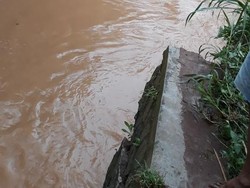 Cingised Banjir, Pemkot Upayakan Perbaikan Tanggul Selesai Hari Ini