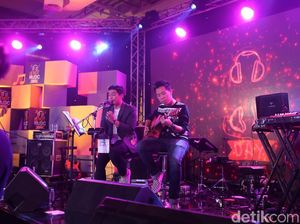 Bams Lepas Rindu di dHOT Music Day 2018 Bams Lepas Rindu di dHOT Music Day 2018