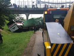 Kecelakaan Bus Vs Truk di Tol Cikampek, Polisi: Tak Ada Korban Jiwa