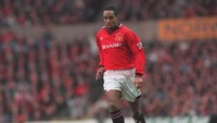 Paul Ince terbilang sukses saat membesut Macclesfield Town dan     Milton Keynes Dons. Namun saat naik level menjadi manajer Premeier League bersama Blackburn Rovers dia tak bisa berbuat banyak. Ince menjadi salah satu manajer yang paling cepat dipecat (177 hari). Memutuskan kembali ke MK Dons, Ince malah sempat menelan 9 kekalahan beruntun. Klub terakhir yang dia latih adalah Blackpool pada musim 2013/2014. (Shaun Botterill/ALLSPORT)