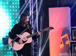 Terenyuh Suara Nadya Fatira di dHOT Music Day 2018