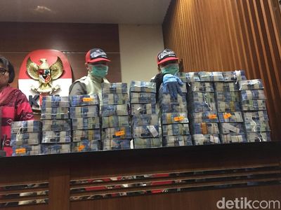 Ini Tumpukan Duit Suap Walkot Kendari yang Sempat Dilarikan ke Hutan