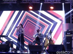 Angela Vero Bawakan Single Baru Show What You Got di dHOT Music Day 2018