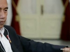 Gaya Jokowi Dengar Lagu Slank Saat Ucapkan Selamat Hari Musik Nasional