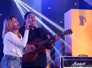 Jelang Sore, Novita Dewi Hangatkan Suasana dHOT Music Day 2018 Jelang Sore, Novita Dewi Hangatkan Suasana dHOT Music Day 2018