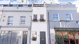 Rumah Ini Lebarnya Cuma 2 Meter Lho, Mau Lihat Dalamnya?