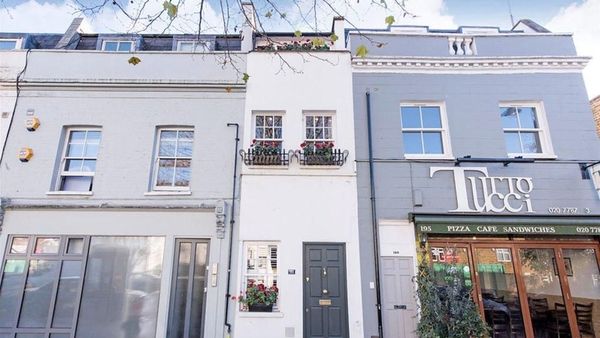 Rumah Ini Lebarnya Cuma 2 Meter Lho, Mau Lihat Dalamnya?