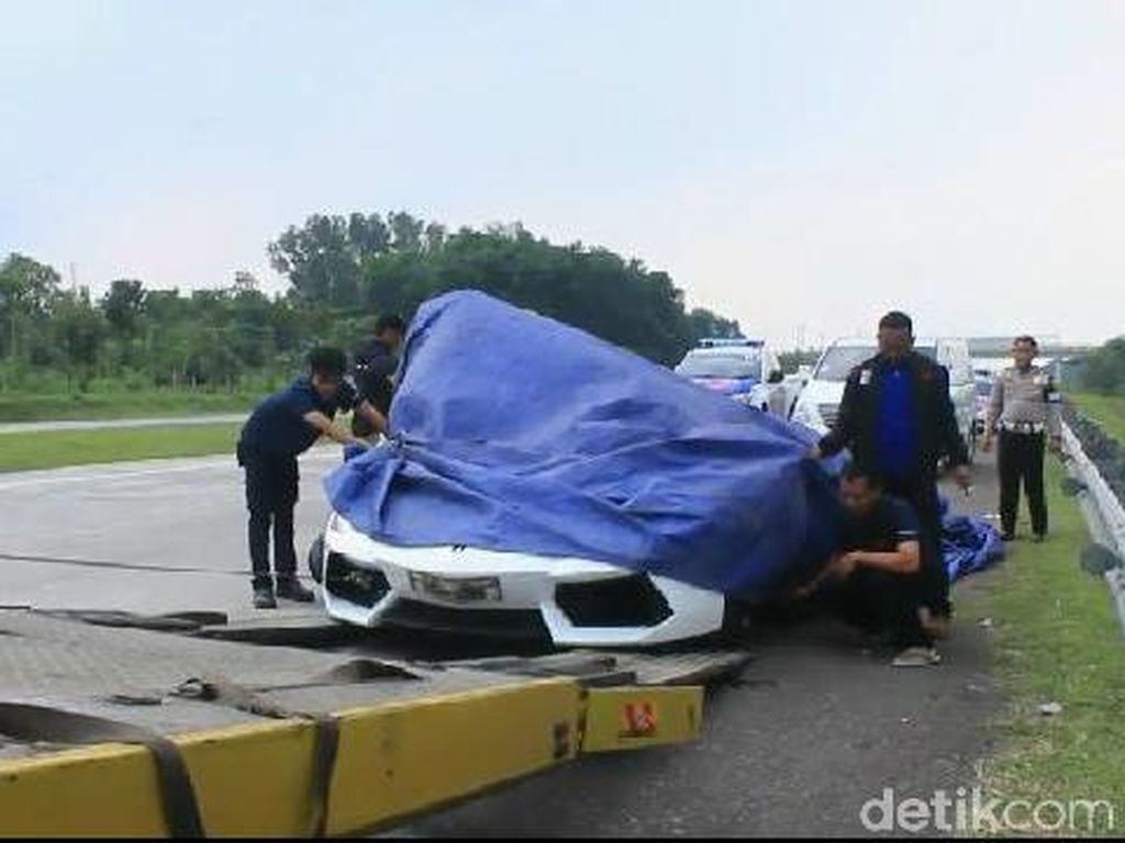 Kecelakaan Rombongan Lamborghini di Cipali Sebabkan 1 Orang Terluka