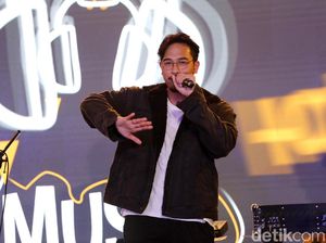 Sara Fajira-Adrian Khalif Jadi Pendatang Baru Terbaik di APM 2018 Sara Fajira-Adrian Khalif Jadi Pendatang Baru Terbaik di APM 2018
