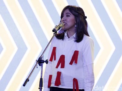 Penampilan Kalem Ify Alyssa