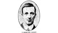 Tom Chorlton (1880-1948) sebenarnya lahir di Manchester, tapi justru mampu lebih dulu unjuk gigi bersama Liverpool (1904–1912) sebelum kemudian ditransfer MU (1912–1914). (Foto: playupliverpool.com)