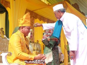 Sultan di Sumut Tepung Tawari Cagub Edy Rahmayadi