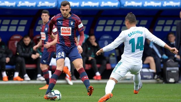 Real Madrid sempat kesulitan menghadapi permainan cepat Eibar.