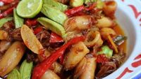 Makan Siang Apa? Gimana Kalau Pakai 10  Tumis Cumi Asin Pedas Ini!
