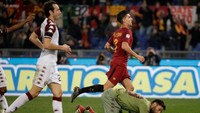 Di babak kedua, gantian Torino yang kesulitan menciptakan peluang meski mencoba lebih intens menyerang. Roma pun menikmati celah-celah besar di pertahanan tamunya, lalu bikin gol ketiga melaluoi Lorenzo Pellegrini di masa injury time. (Foto: Max Rossi/ REUTERS)
