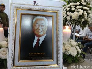 Hari Darmawan, Besarkan Mickey Mouse dan De Zon Jadi Matahari Hari Darmawan, Besarkan Mickey Mouse dan De Zon Jadi Matahari