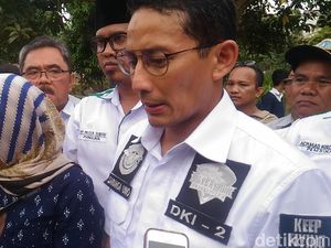 Gaya Sandiaga Kenakan Baju Motor DKI-2