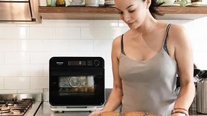 Bertubuh Ramping di Usia 40-an, Begini Gaya Makan Nadya Hutagalung