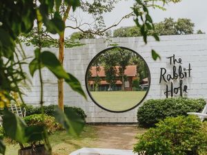 Serunya Minum Secangkir Teh Hangat dengan Suasana Alice in Wonderland di Sini Serunya Minum Secangkir Teh Hangat dengan Suasana Alice in Wonderland di Sini