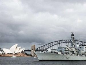 Kapal Perang Inggris Berlabuh di Sydney Jelang Misi Laut China Selatan Kapal Perang Inggris Berlabuh di Sydney Jelang Misi Laut China Selatan