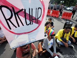 Perkuat Saja UU Tipikor, Jangan Lemahkan KPK Lewat RKUHP! Perkuat Saja UU Tipikor, Jangan Lemahkan KPK Lewat RKUHP!
