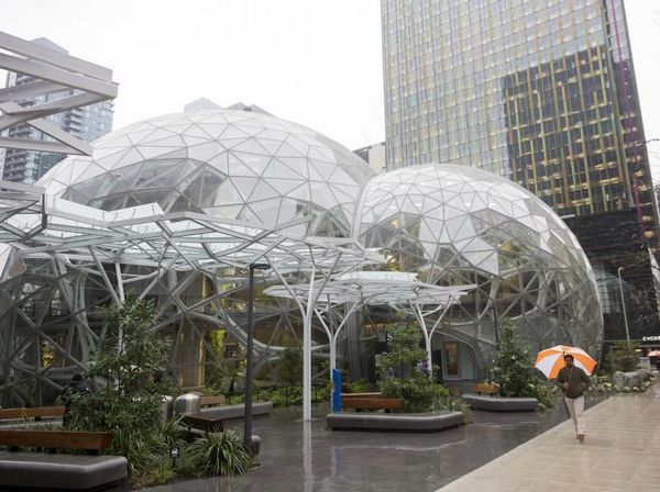 Dulu Kerja di Meja Buluk, Begini Kantor Orang Terkaya Dunia Sekarang