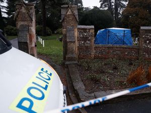 Makam Istri dan Putra Eks Agen Rusia yang Diracun Ikut Diselidiki