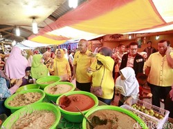 Blusukan ke Pasar, Pedagang Curhat ke Cagub Riau Andi Rachman