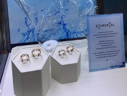 Tex Saverio dan Miss Mondial Ciptakan Cincin Kawin Terinspirasi Air