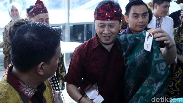 Triawan Munaf Kepincut Batik Handmade Lombok