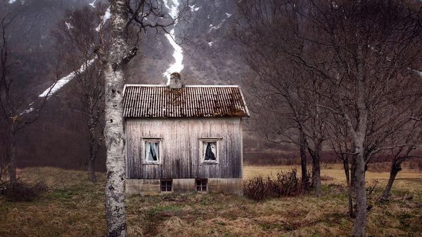 Deretan Rumah Hantu di Lingkar Kutub Utara