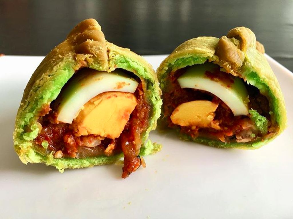 Wow! Curry Puff Nasi Lemak Ini Berisi Ikan Bilih, Telur Rebus hingga Sambal! Wow! Curry Puff Nasi Lemak Ini Berisi Ikan Bilih, Telur Rebus hingga Sambal!