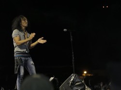 Riuh Penonton Sambut Slank, Sang Raja Panggung