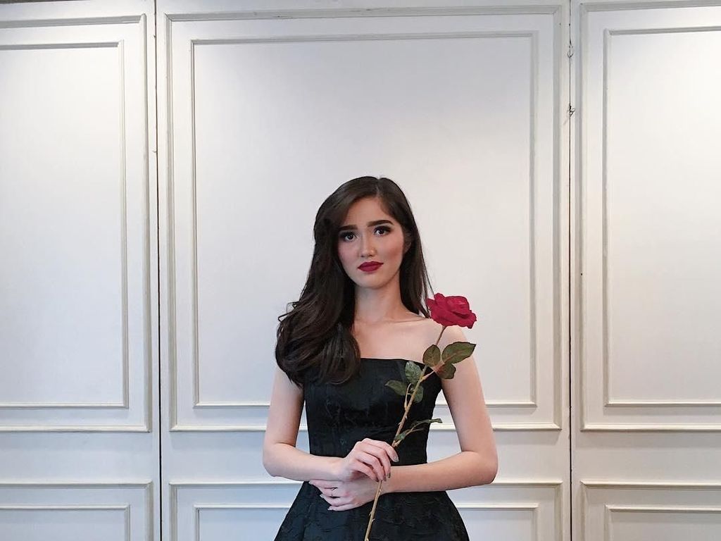 Gaya Sonia Fergina dari Juara Puteri Indonesia hingga Top 20 Miss Universe