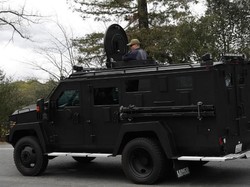 Pria Bersenjata Lepas Tembakan dan Sandera 3 Orang di California