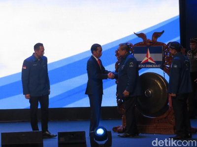 Foto: Melihat Kembali Momen Mesra SBY-AHY dengan Jokowi