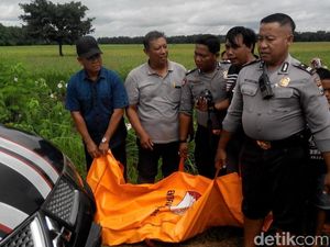 Mayat Wanita Tanpa Busana Ditemukan Warga di Tengah Sawah Mayat Wanita Tanpa Busana Ditemukan Warga di Tengah Sawah