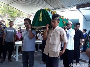 Sebelum Tewas di Kecelakaan Tank, Iswandari Sempat Kirim Foto ke Suami Sebelum Tewas di Kecelakaan Tank, Iswandari Sempat Kirim Foto ke Suami