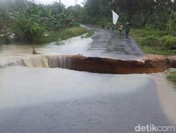 BPBD Cek Akes Jalan dan Jembatan yang Putus karena Banjir Babel