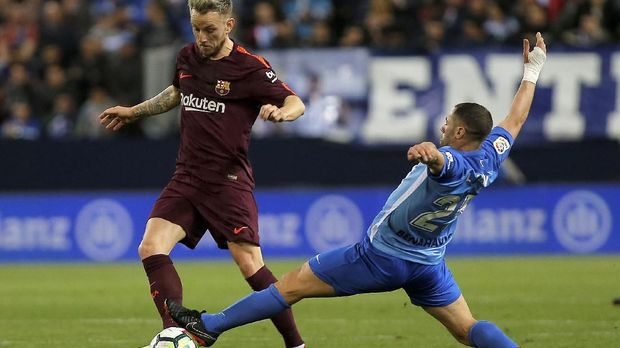 Ivan Rakitic mengaku memilih tetap di Barcelona demi keluarga.