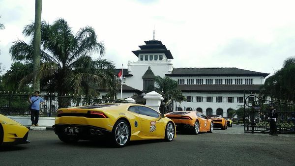 Banteng Italia di Gedung Sate
