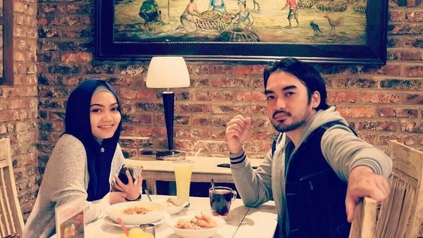 Yuk, Intip Keseruan Rina Nose Saat Ngeliwet dan Makan Nasi Padang