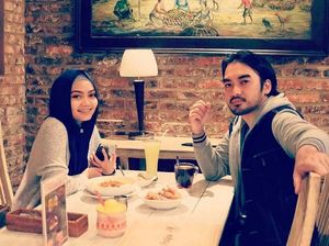 Yuk, Intip Keseruan Rina Nose Saat Ngeliwet dan Makan Nasi Padang