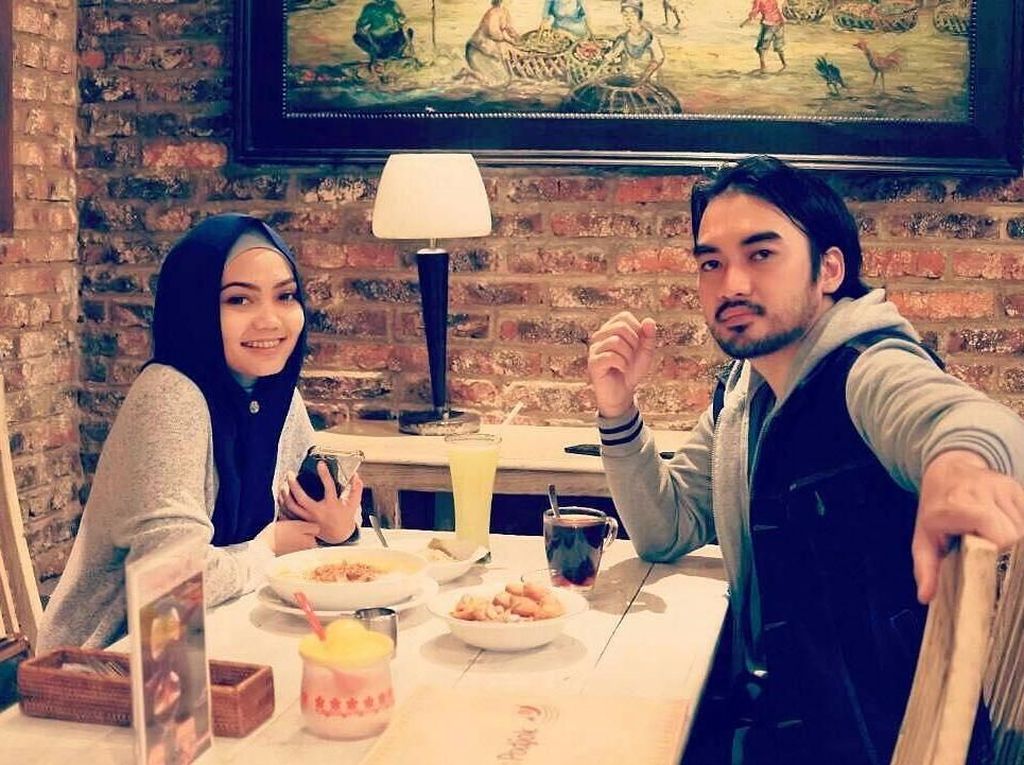 Yuk, Intip Keseruan Rina Nose Saat Ngeliwet dan Makan Nasi Padang Yuk, Intip Keseruan Rina Nose Saat Ngeliwet dan Makan Nasi Padang